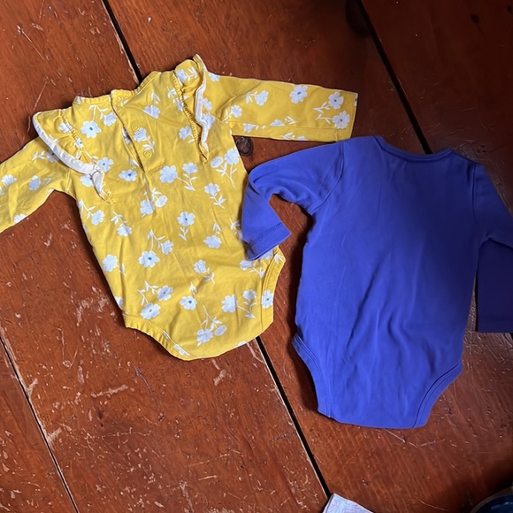 2 100% cotton bodysuits - Picture 2 of 6
